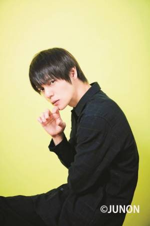 窪田正孝が巻頭に登場！ 竹内涼真×佐野岳の“陸王”対談も「JUNON」2月号