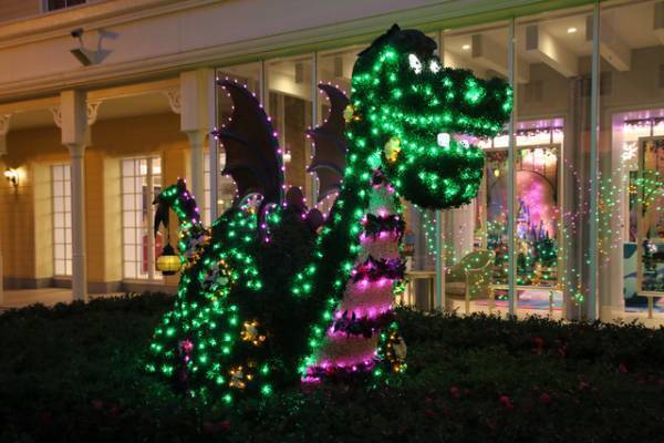 【ディズニー】隠れミッキーもある!? セレブレーションホテルのクリスマス装飾初登場