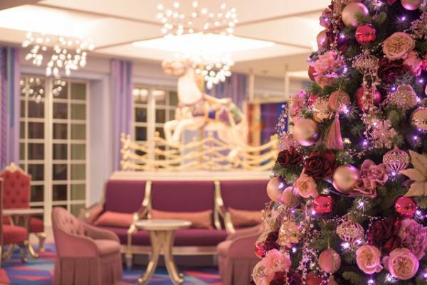 【ディズニー】隠れミッキーもある!? セレブレーションホテルのクリスマス装飾初登場