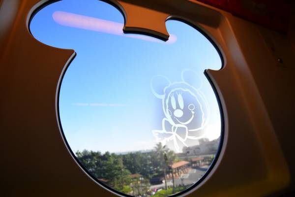 【ディズニー】見逃せないポイントは車窓！リゾートラインの「ディズニー・クリスマス」