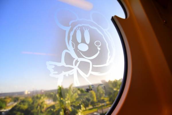 【ディズニー】見逃せないポイントは車窓！リゾートラインの「ディズニー・クリスマス」