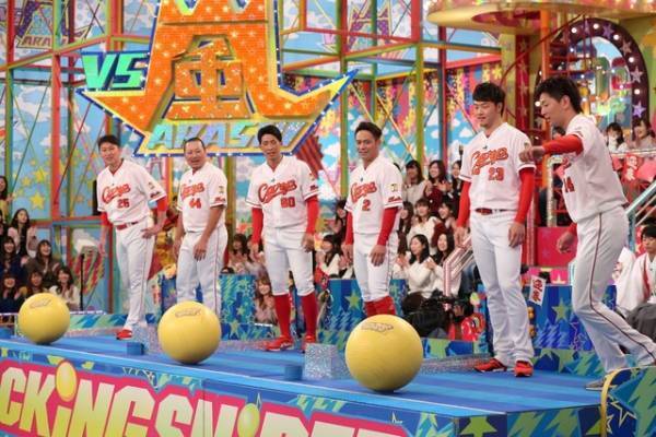 「VS嵐」10周年記念！“生きた嵐ポスター”出現!? 新春SP放送内容も