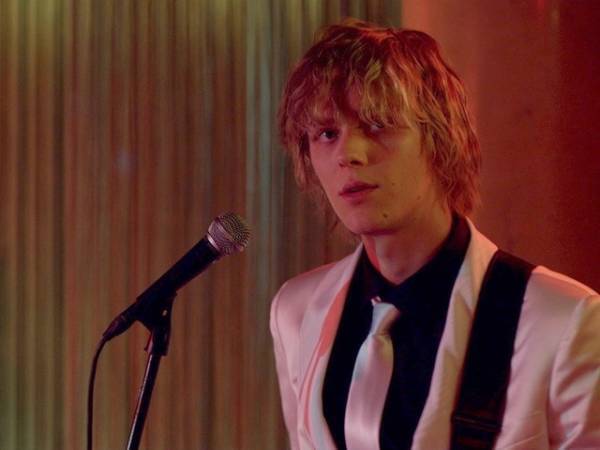 人魚も惚れるイケメン”ベース男子”！『ゆれる人魚』ヤーコブ・ジェルシャルの麗しカット公開