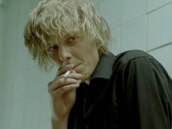 人魚も惚れるイケメン”ベース男子”！『ゆれる人魚』ヤーコブ・ジェルシャルの麗しカット公開