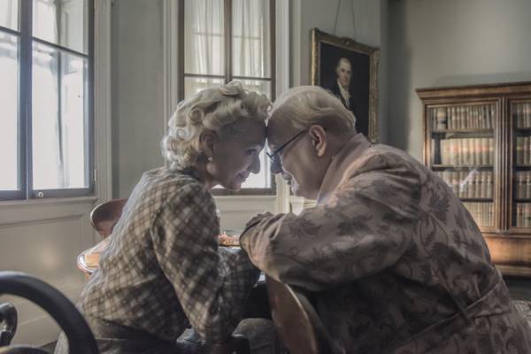 ゲイリー・オールドマン、「決して降伏しない！」『ウィンストン・チャーチル』最新予告