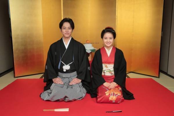 葵わかな＆松坂桃李、晴れ着姿で新年のご挨拶！
