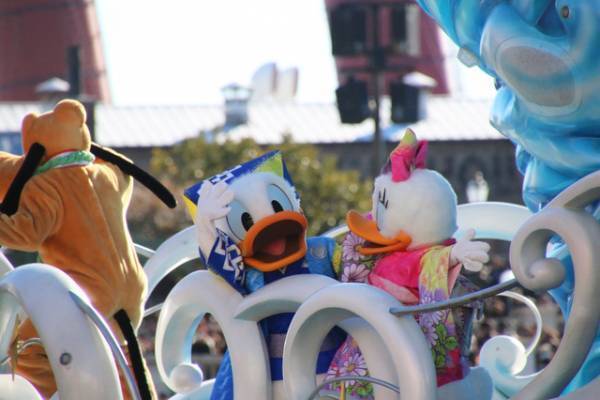 【ディズニー】ハーバーでも戌年をお祝い！シーの「ニューイヤーズ・グリーティング」