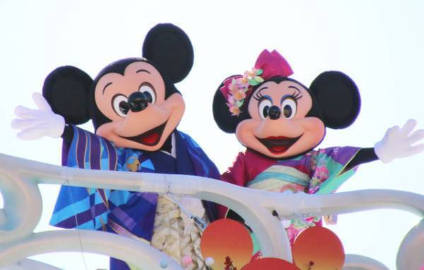 【ディズニー】ハーバーでも戌年をお祝い！シーの「ニューイヤーズ・グリーティング」