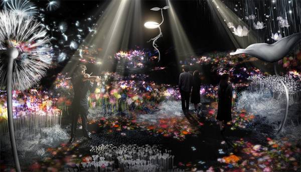 まるで映画の主人公に！花の体験型アート展が日本橋で開催
