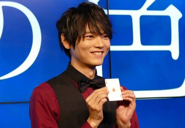 古川雄輝、華麗なカードマジックを披露！Mr.マリックも熱烈オファー「マジックの世界に来て」