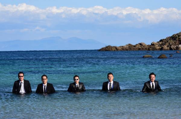 大杉漣ら“バイプレイヤーズ”が海から登場！度肝抜くOP写真公開