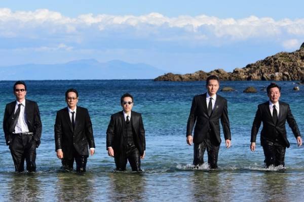 大杉漣ら“バイプレイヤーズ”が海から登場！度肝抜くOP写真公開