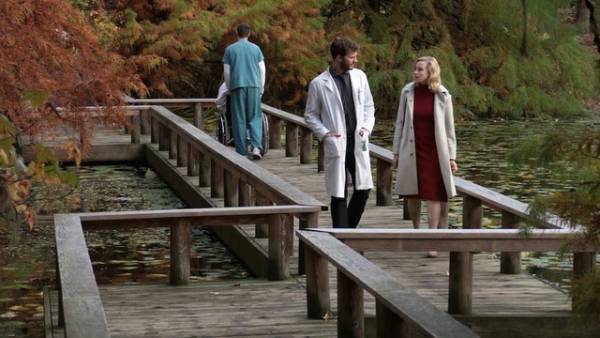 世界で最も美しい顔4位！サラ・ガドンのモテファッションに注目『ルイの9番目の人生』