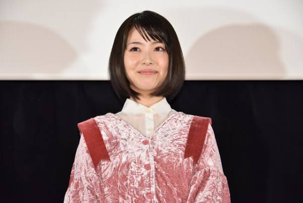 浜辺美波、賭け狂う変顔芸で新境地開拓!?撮影中は「モニター見ない」