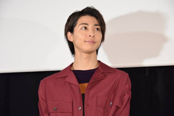 浜辺美波、賭け狂う変顔芸で新境地開拓!?撮影中は「モニター見ない」