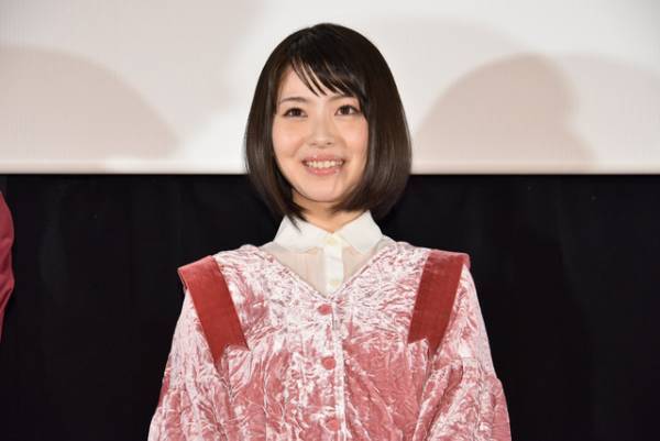 浜辺美波、賭け狂う変顔芸で新境地開拓!?撮影中は「モニター見ない」