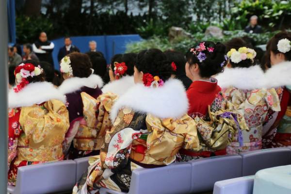 【ディズニー】ミッキーたちが門出を祝福！浦安市成人式、TDL開催では過去最多の新成人