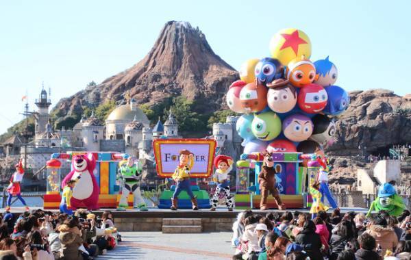 【ディズニー】真冬のパークにピクサーの仲間が大集合！史上初「ピクサー・プレイタイム」開幕