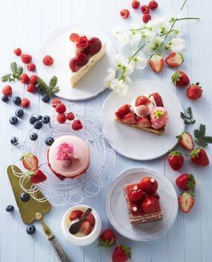 【USJ】芳醇な“苺スイーツ”にうっとり！「ストロベリーケーキフェア」開催