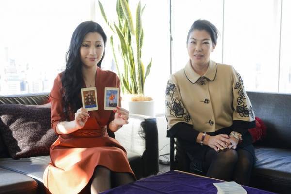 壇蜜、超有名占い師・ステラ薫子からタロット占い指導！「ホリデイラブ」