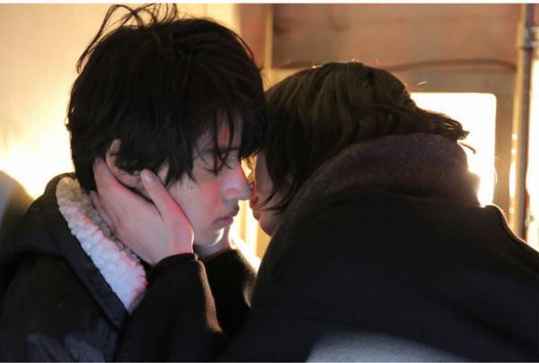 謎が解決するとまた新たな謎が…「トドメの接吻」第2話、怒涛の展開にネット騒然！