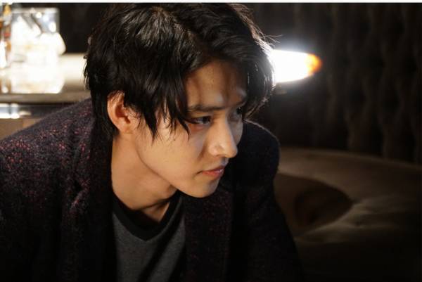 謎が解決するとまた新たな謎が…「トドメの接吻」第2話、怒涛の展開にネット騒然！