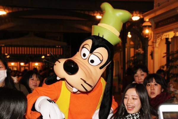 【ディズニー】上司がキャストをおもてなし！年に一度の「サンクスデー」ランドで開催