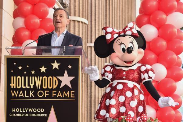 ミニーマウス、ハリウッド殿堂入り！ミッキーから40年後に