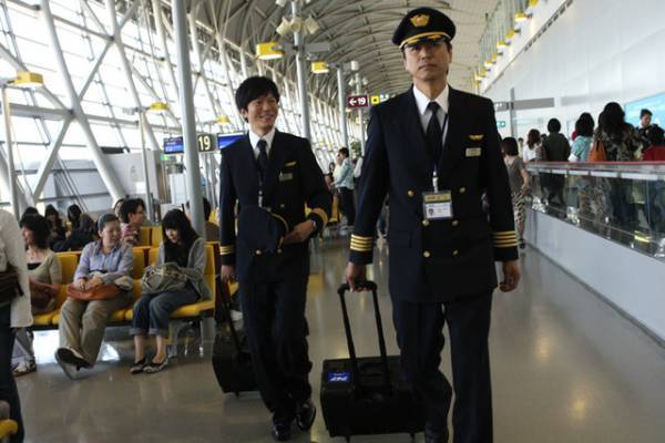 綾瀬はるかが“新米CA”に！『今夜、ロマンス劇場で』公開記念『ハッピーフライト』放送