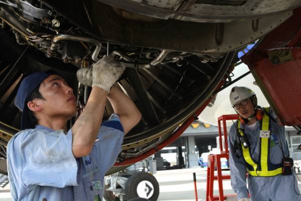 綾瀬はるかが“新米CA”に！『今夜、ロマンス劇場で』公開記念『ハッピーフライト』放送
