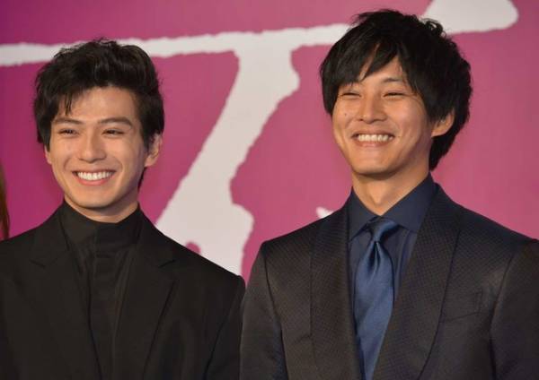 松坂桃李＆新田真剣佑、“絶品どんぶり”に舌鼓！「嵐にしやがれ」