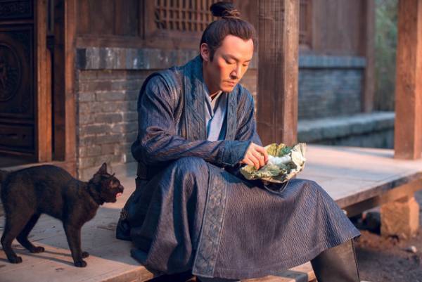 チャン・チェン、黒猫とたわむれるボッチ姿に萌えキュン！『修羅：黒衣の反逆』独占写真