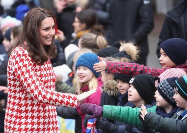 ロイヤルツアー中のキャサリン妃、華やかなファッションが注目の的