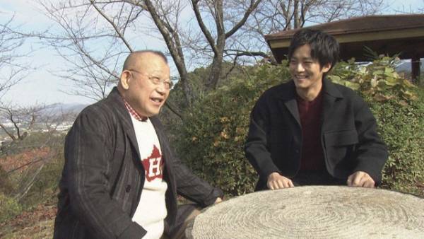 松坂桃李、大阪府唯一の村で出会った大家族からのプレゼントとは!?「鶴瓶の家族に乾杯」