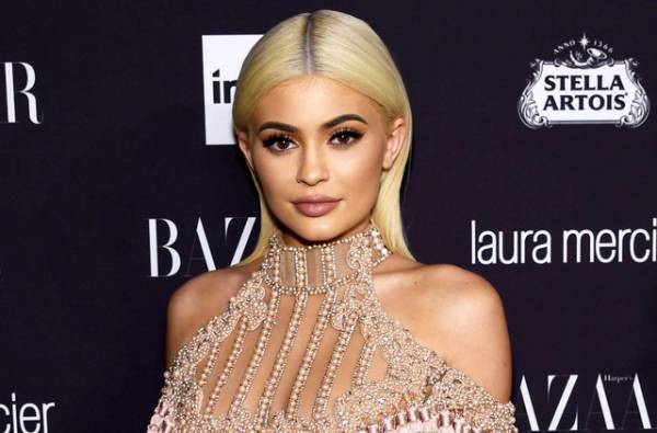 カイリー・ジェンナー、女の子を出産！妊娠～出産の様子をYouTubeに公開