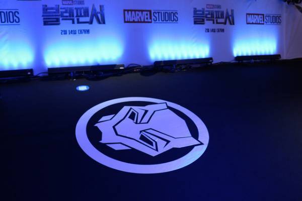 ももクロ・百田夏菜子、『ブラックパンサー』チャドウィックと“兄妹”対面！「日本の妹よ！」