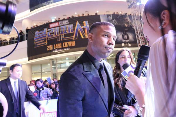 ももクロ・百田夏菜子、『ブラックパンサー』チャドウィックと“兄妹”対面！「日本の妹よ！」