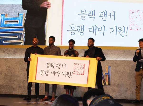 ももクロ・百田夏菜子、『ブラックパンサー』チャドウィックと“兄妹”対面！「日本の妹よ！」