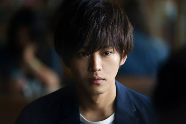 “微笑”松坂桃李、降臨！ 穏やかな表情みせる『娼年』場面写真公開