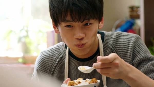 竹内涼真、浜辺美波と兄妹に！エプロン姿初披露で“ドヤ顔MAX”「クックドゥ」新CM