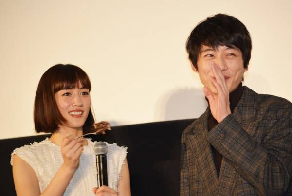 綾瀬はるか、坂口健太郎へ「あーん」！中尾明慶が嫉妬爆発「そういう特典つくの？」