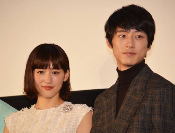 綾瀬はるか、坂口健太郎へ「あーん」！中尾明慶が嫉妬爆発「そういう特典つくの？」