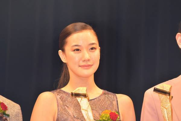 菅田将暉＆ヤン・イクチュン、溺愛すぎてチュ―寸前？「キネマ旬報ベスト・テン表彰式」