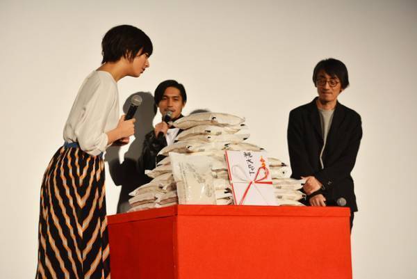 錦戸亮、サプライズに「びっくりしてるの見られるの、嫌や（笑）」