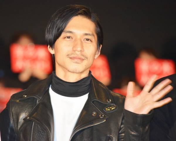 錦戸亮、サプライズに「びっくりしてるの見られるの、嫌や（笑）」