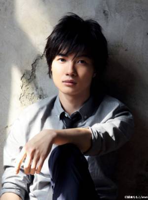 神木隆之介、初の弁護士役！崩壊寸前の教育現場に立ち向かう物語