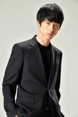 坂口健太郎、TVドラマ初主演！ 刑事役で新境地「気合を入れていかないと」