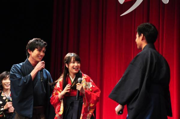 広瀬すずを巡り男たちが告白合戦!? 新田真剣佑の「僕が守る」発言に大歓声