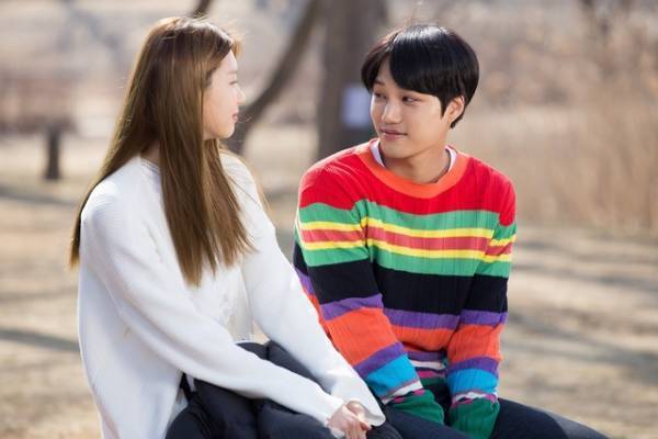 EXOカイ、1人キスシーンに大照れ！「唇を突き出しますか？」