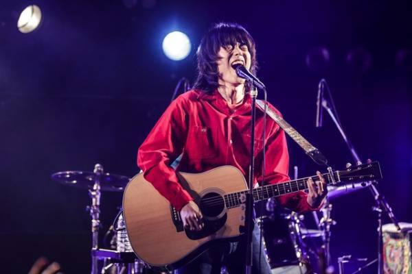 菅田将暉、25歳の誕生日に地元・大阪でライブ！「ドメキス」主題歌を熱唱